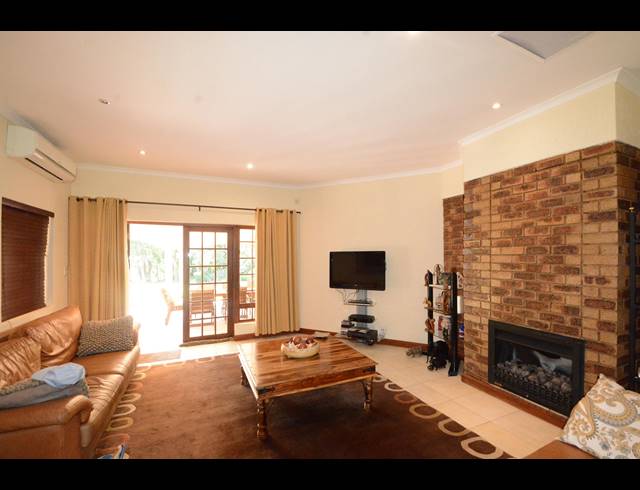 5 BEDROOM HOUSE FOR SALE IN BRYANSTON
